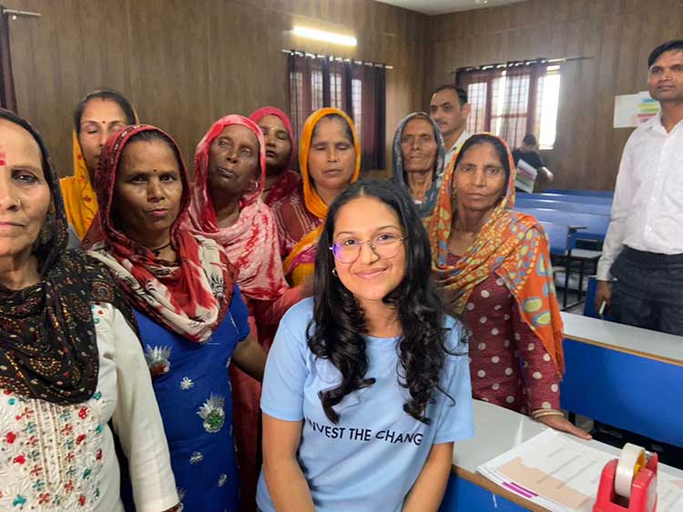 Kashvi Jindal with the beneficiaries of Invest the Change programme.