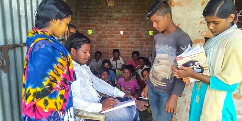 Neeraj Murmu helping youngsters in his village school in Giridih