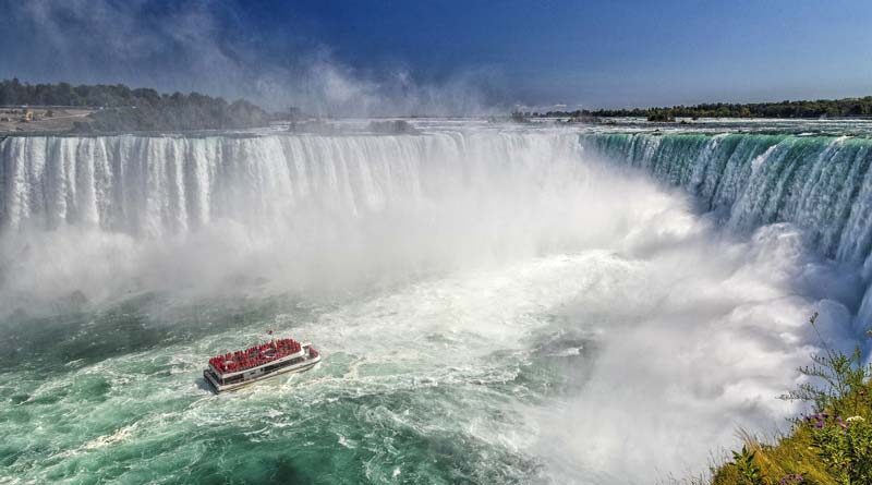 Boat at the base of the Niagara Falls