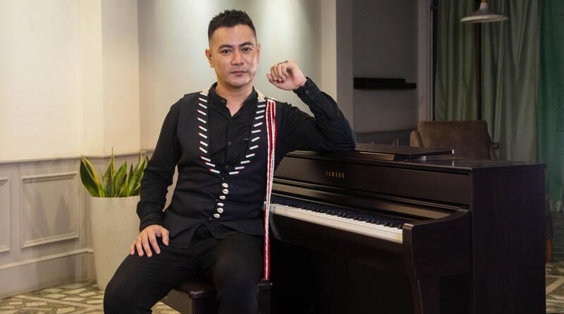 Nise Meruno at the piano