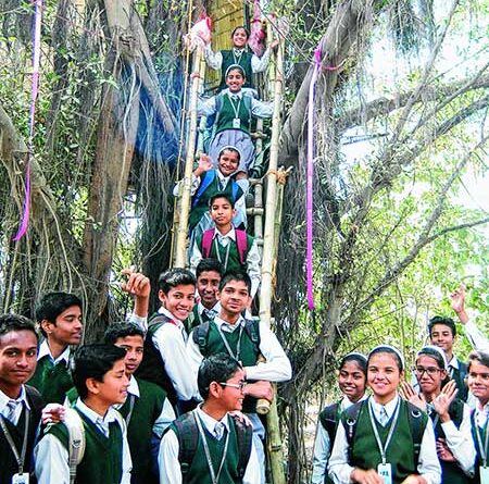 Schoolchildren belonging to the Tarumitra movement
