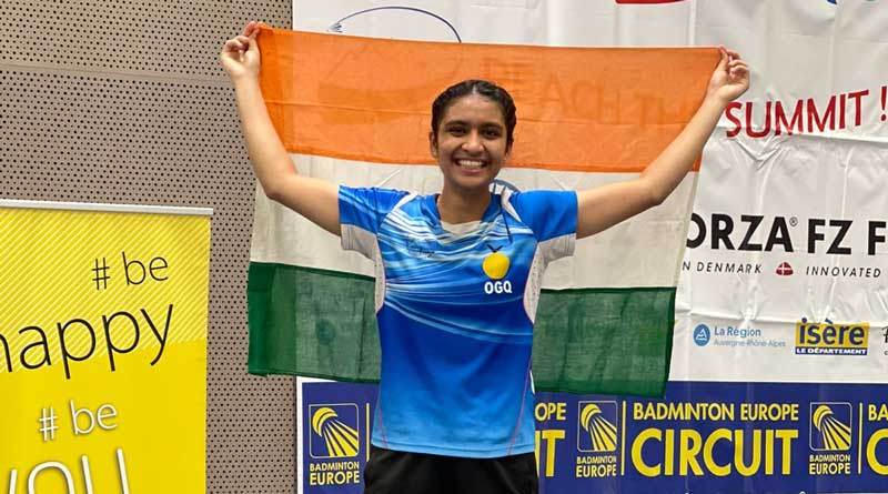Tasnim Mir holding up the Indian flag